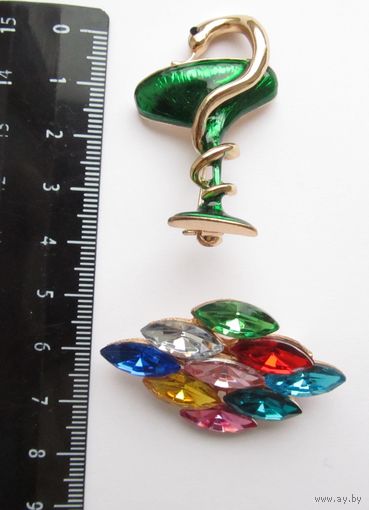 Все лоты с рубля.Броши.