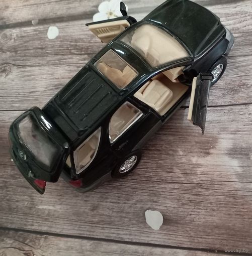 Машинка Lexus RX300 SS5608