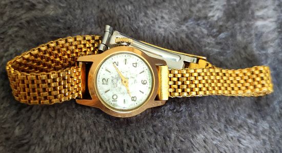 Часы Эра в позолоченном корпусе и браслете СССР