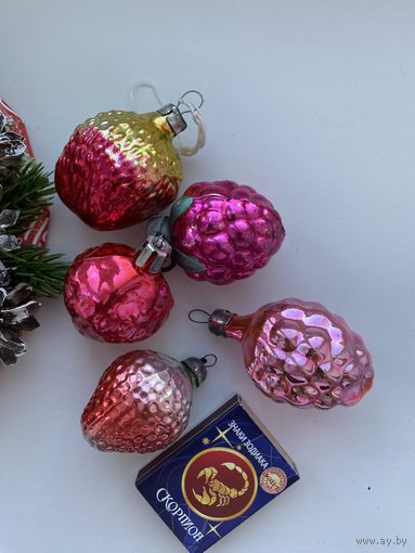 Лот елочных игрушек.