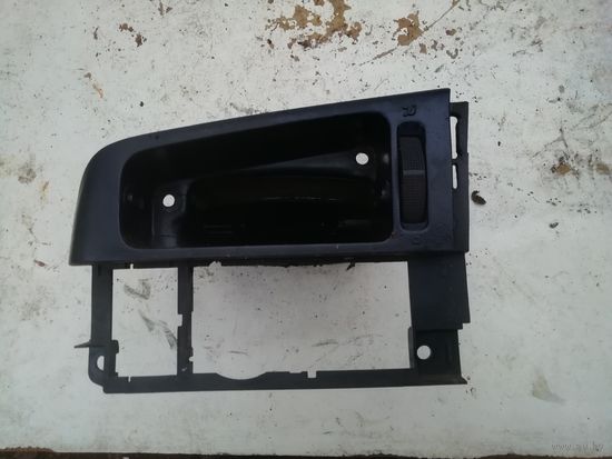 Лот 1250. Корпус левого дефлектора обдува с заслонкой 1H6 819 703 (1H6819703) Volkswagen Golf 3, Vento. Старт с 10 рублей!