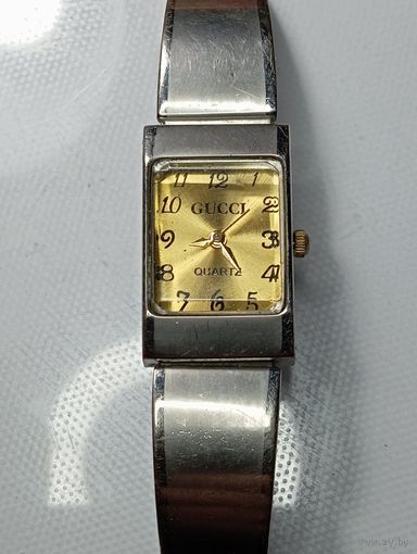 Часы кварцевые с рубля .