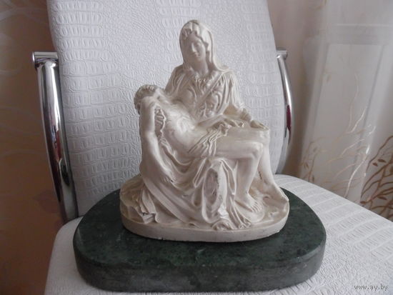 СТАТУЭТКА ПЬЕТА.БЕЗ СКОЛОВ И ПОВРЕЖДЕНИЙ.