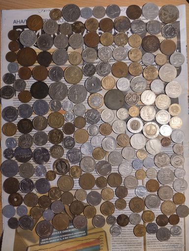 Монеты разных стран. Около 190 шт.
