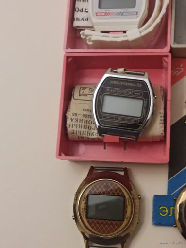 Часы наручные  Электроника     .