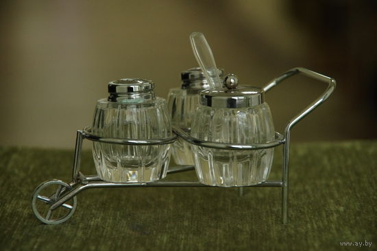 Солонки  ( набор )   ,все целое