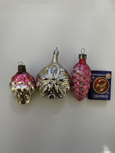 Лот елочных игрушек.