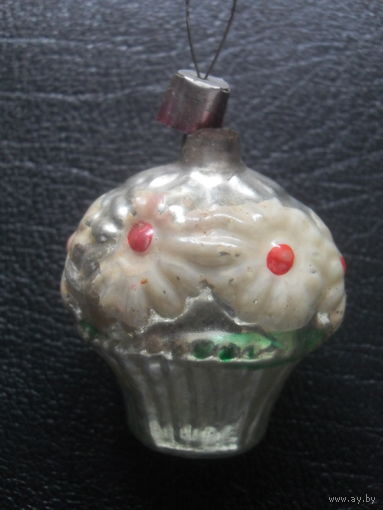 Елочная игрушка Корзина с цветами.