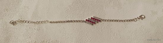 Браслет-цепочка из страз с красными и прозрачными камнями.