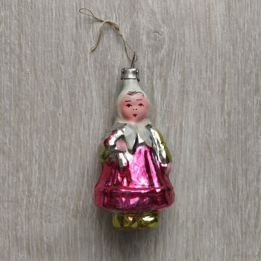 Ёлочная игрушка СССР "Девочка в платочке". Винтаж, стекло