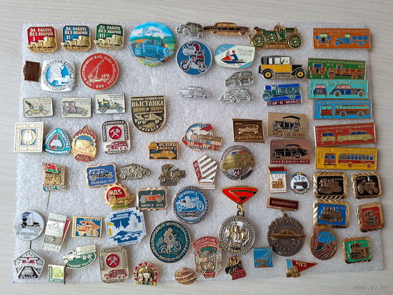 Значки транспорт машины автомобили мотоциклы автобусы тракторы ДОСААФ ЮДПД за работу без аварий история отечественного автомобиля 30 лет МРЗ пожарно-техническая выставка и др.