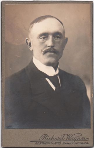 Старинная фотография на картоне