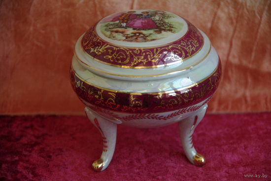 Шкатулка фарфоровая (  высота 9 см , диаметр 9,5 см )  целая
