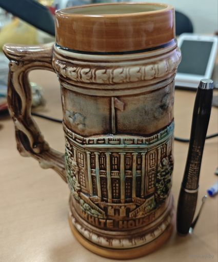 Японская, керамическая, пивная кружка. Белый дом