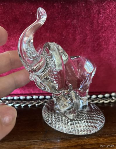 Сувенирный слоник из стекла