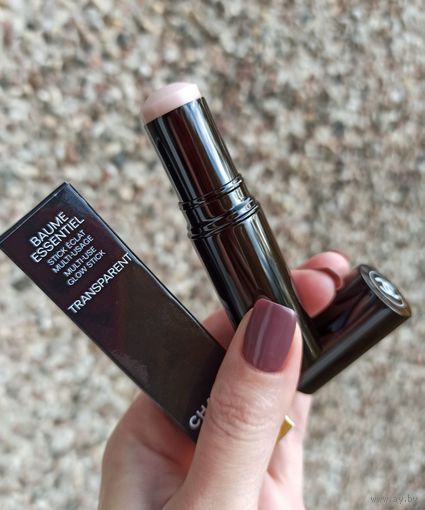 Кремовый хайлайтер в стике Chanel Baume Essentiel Multi-Use Glow Stick 8 gr в оттенке Transparent