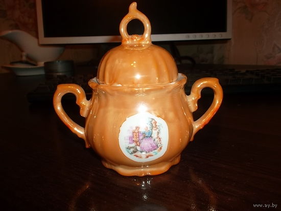 Сахарница,  фарфор.