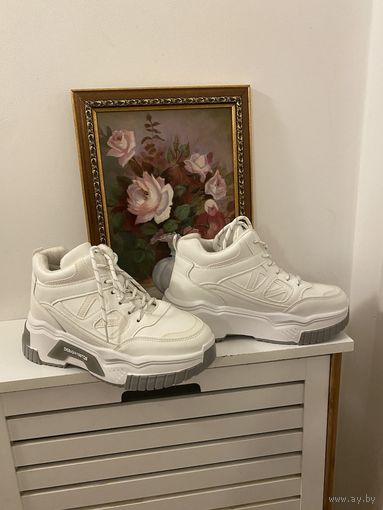 Кроссовки белые новые