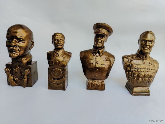 Бюсты: Ленин, Сталин, Жуков.