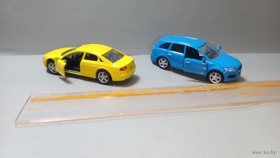Audi A4 и Q7 1/64 лотом