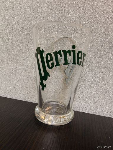 Коллекционный стакан для воды или коктейлей бренда Perrier