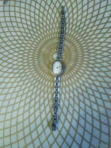 Часы наручные Луч с браслетом.Состояние на скане. В коллекцию,ремонт,на запчасти.