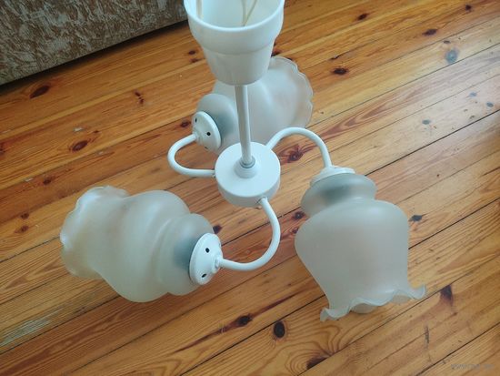 Люстра с плафонами