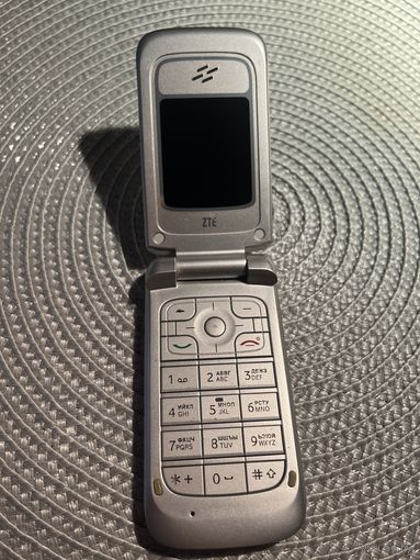 Сотовый телефон ZTE A711G