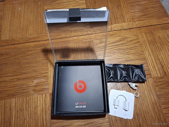 Наушники, комплект упаковки от наушников urBeats от Beats by Dr. Dre.