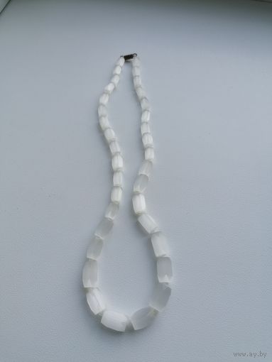 Бусы сатиновые, белые, красивые, редкие