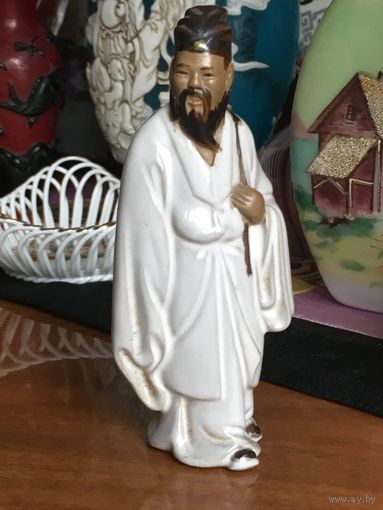 Старая китайская статуэтка