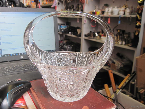 Ваза-корзинка хрустальная.