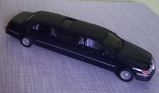 Модель 1:38 lincoln town лимузин