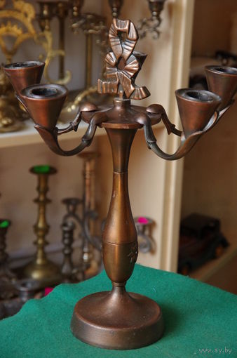 Подсвечник  ( высота 34 см , ширина 26 см )