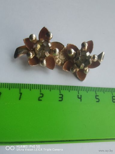 Брошь времен СССР  в очень хорошем состоянии самая привлекательная цена трёхдневный аукцион