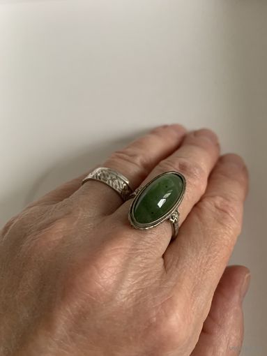Кольцо .мельхиор .нефрит крупный.
