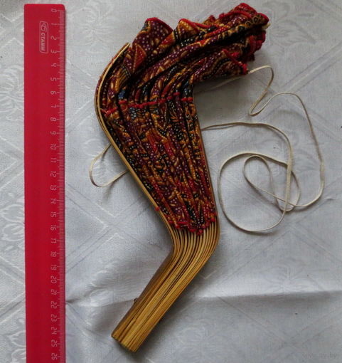 Веер коллекционный. Редкая конфигурация. Шелк, бамбук. Складной. Ручная работа. Тайланд.