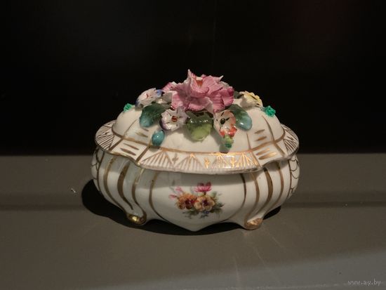 Шкатулка Цветы лепка Германия Sitzendorf антик