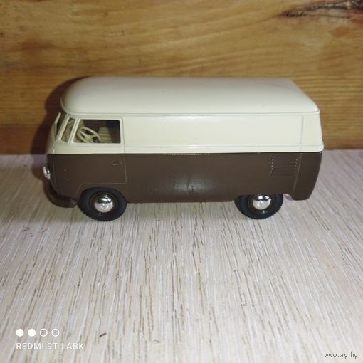 Volkswaqen Combi.VITESSE .1/43.