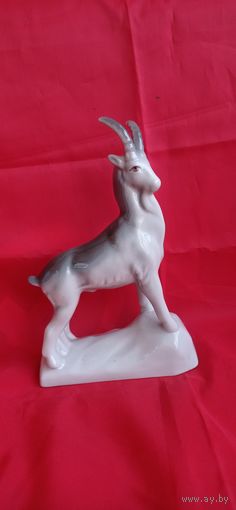 Фарфоровая статуэтка Горный козел . Торги с рубля