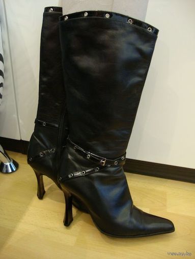 Сапоги ИТАЛИЯ Accademia! Великолепная кожа!!! Размер 36. Обуты несколько раз, состояние новых