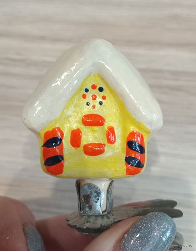 Ёлочная игрушка Избушка Коковани по сказу Павла Бажова Серебряное копытце, стекло, 1970-е