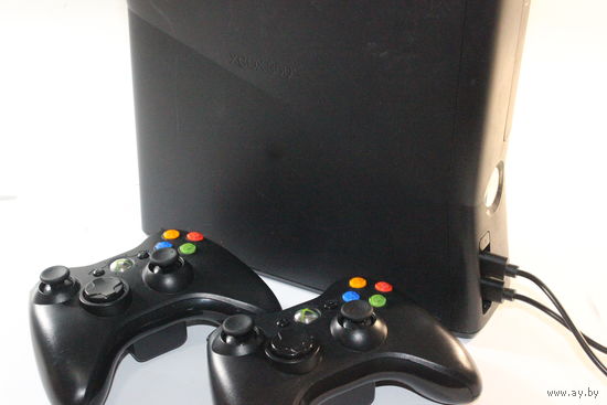 Игровая приставка Microsoft Xbox 360S 300GB+ 2 геймпада