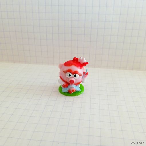 Коллекционная игрушка из шоколадного яйца. Смешарики, Нюша. 14