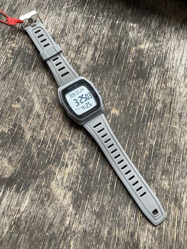 Часы Электронные  ( Лот с рубля )