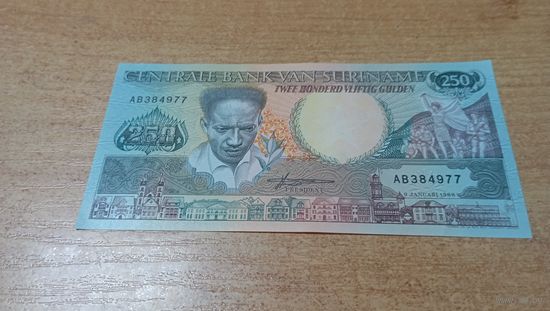 250 гульденов 09,01,1988 Суринама *384977 с рубля