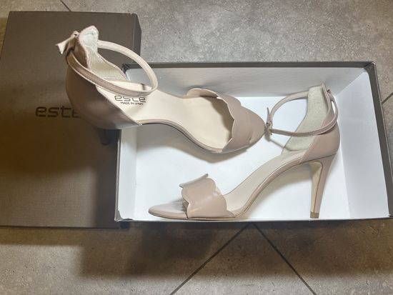 Новые босоножки на 41 размер.