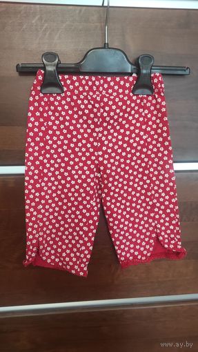 Капри красные в цветочек на 1 год. Длина 35 см, ПОталии тянется 21-26 см. Хорошее состояние.