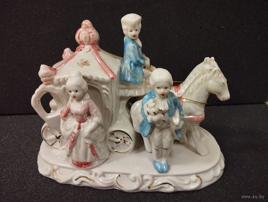 Статуэтка фарфоровая Карета для влюблённой пары. Германия