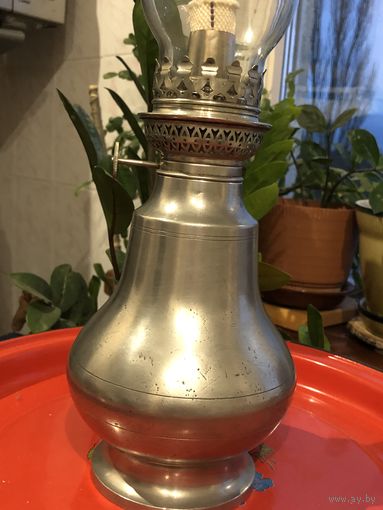 Старинная оловянная керосиновая лампа